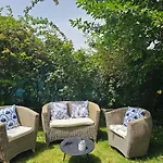 Villa With Pool - Big Garden - Barbecue - Free Parking