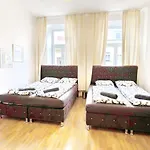 Comfortable Rooms Near Schoenbrunn Palace Hl