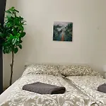 70 M2 Premium Apartment With Terrace & Free Parking