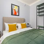 numa I Strauss Apartments