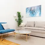Very Spacious Apartment Close To Akh
