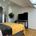 Stylish Apartments, 3 Min To U1 Reumannplatz, 2 Stations To Hauptbahnhof