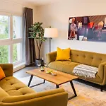 Urban Island I Riverside Apartments