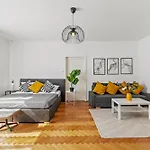 Zentrale Wohnung Fuer 12 Gaeste - 4 Schlafzimmer