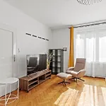 Zentrale Wohnung Fuer 12 Gaeste - 4 Schlafzimmer