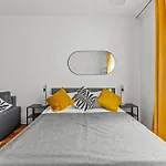 Zentrale Wohnung Fuer 12 Gaeste - 4 Schlafzimmer