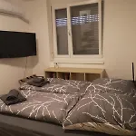 Vienna Danube Garden Apartment 22