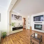 Big Luxury 3Br Near Center