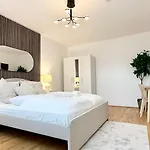 Fast Wifi I 3 Min Walk To Metro I On-Site Parking For 19,90 Eur