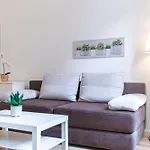 Comfortable 2BR Apt Near Schloss Schönbrunn