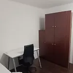 Single Room In Student Apartment