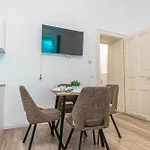Elegant 1Br Apt. - Great For Long Stays