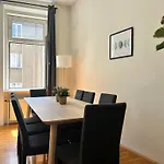 90 M2 Spacious Apartment With Free Parking