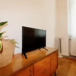Bright Elegant Flat In Center
