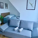 Rooftop Modern Apartment With Free Parking