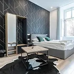 Shopping Paradise 9Br Complex Ideal For 22 People