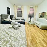Chic Studio Apt For 5P, 12-Min Walk To Augarten