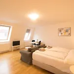 Between Schoenbrunn&the City Center. Apt. 40