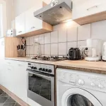 Budget-Friendly 2Br & 1Lr, Central Vienna Delight
