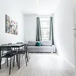 Budget-Friendly 2Br & 1Lr, Central Vienna Delight