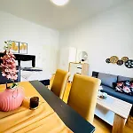 Comfy Rooms In A Shared Apartment, Only 17Min Walk To Schoenbrunn