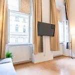 City-Linked 2Br Apartment Near Wiener Stadthalle