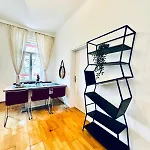 2Br Apartment For 6 People, Only 17 Minute Walk To Schoenbrunn