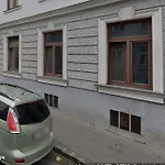 Altbauwohnung Neu Saniert - Fuer Familien Geeignet