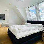 Spacious Penthouse Apartment - 4 Rooms For Up To 10 Guests - Contactless Check-In