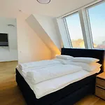 Spacious Penthouse Apartment - 4 Rooms For Up To 10 Guests - Contactless Check-In