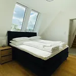 Spacious Penthouse Apartment - 4 Rooms For Up To 10 Guests - Contactless Check-In