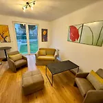 Villa In Vienna In Perfect Situaton Near Vic And Donau Park With Pool And Private Garden Sleeps 4 With 2 Bedrooms, Kitchen And Livingroom And Bath And Private Parking