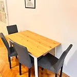 Stylish Flat With 2 Double Beds For 4 People 15A
