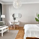 Chic 1-Br Apartment - Perfect Location