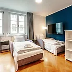 Roomy Studio For 2 - 4 In Hip Area & Free Parking