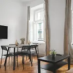 Modern 3Br Stay Ideal For Group Getaways & Families