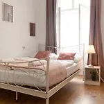 Comfortable 2Br Apt Central And Well Connected