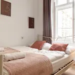 Comfortable 2Br Apt Central And Well Connected