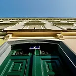 3 Elegant Apartments - Ideal For Long Stays