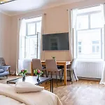 Charming 2Br Aprtment Near All Tourist Attractions