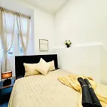 Elegant 5-Br Home Ideal For Groups & Families