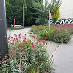Grosszuegiges 85M2 City-Apartment - 2 Schlafraeume, Hundefreundlich, Westbahnhof Naehe T4