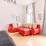 Viennese 3Br Apt. Near Wiener Stadthalle & Central