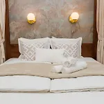 Roman Style Apartment Near City Centre