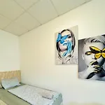 Stylish 2Br Shared Apt, Sleeps 6 Direct City Access