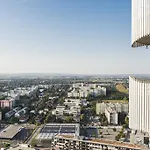 Sky View Apartment Vienna by ichbucheAT