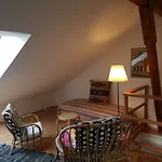 House With Courtyard & Parking Close To Stadtpark