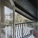 Central Garden House With Parking Lot