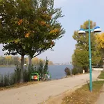 Bungalow At Lake Alte Donau