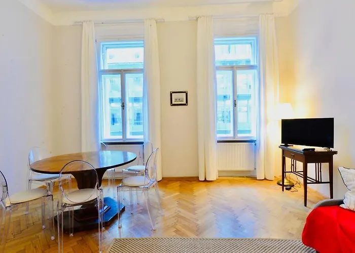 Beautiful Viennese Flat In The City Centre